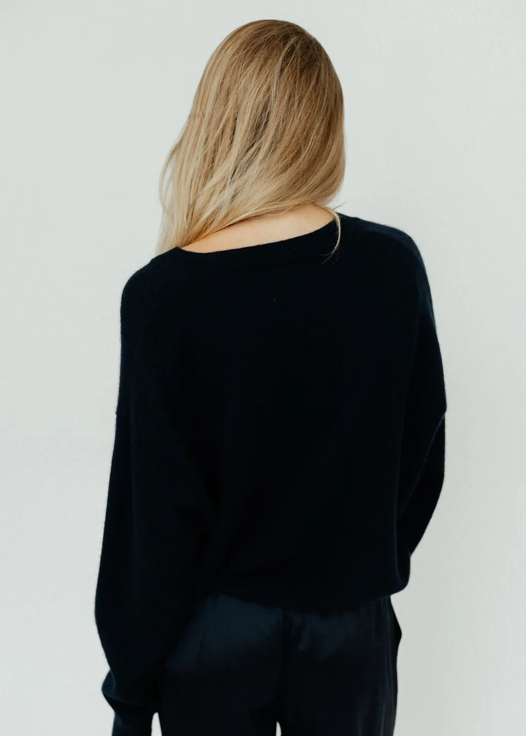 Elizabeth V-Neck Cashmere Sweater in Navy