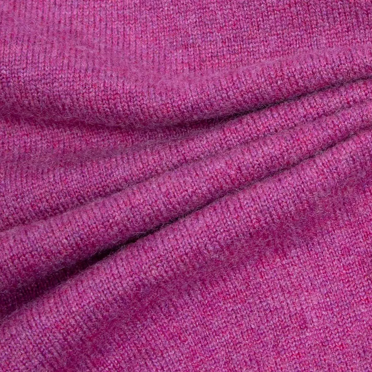 Loganberry Chatsworth 2ply V-Neck Cashmere Sweater