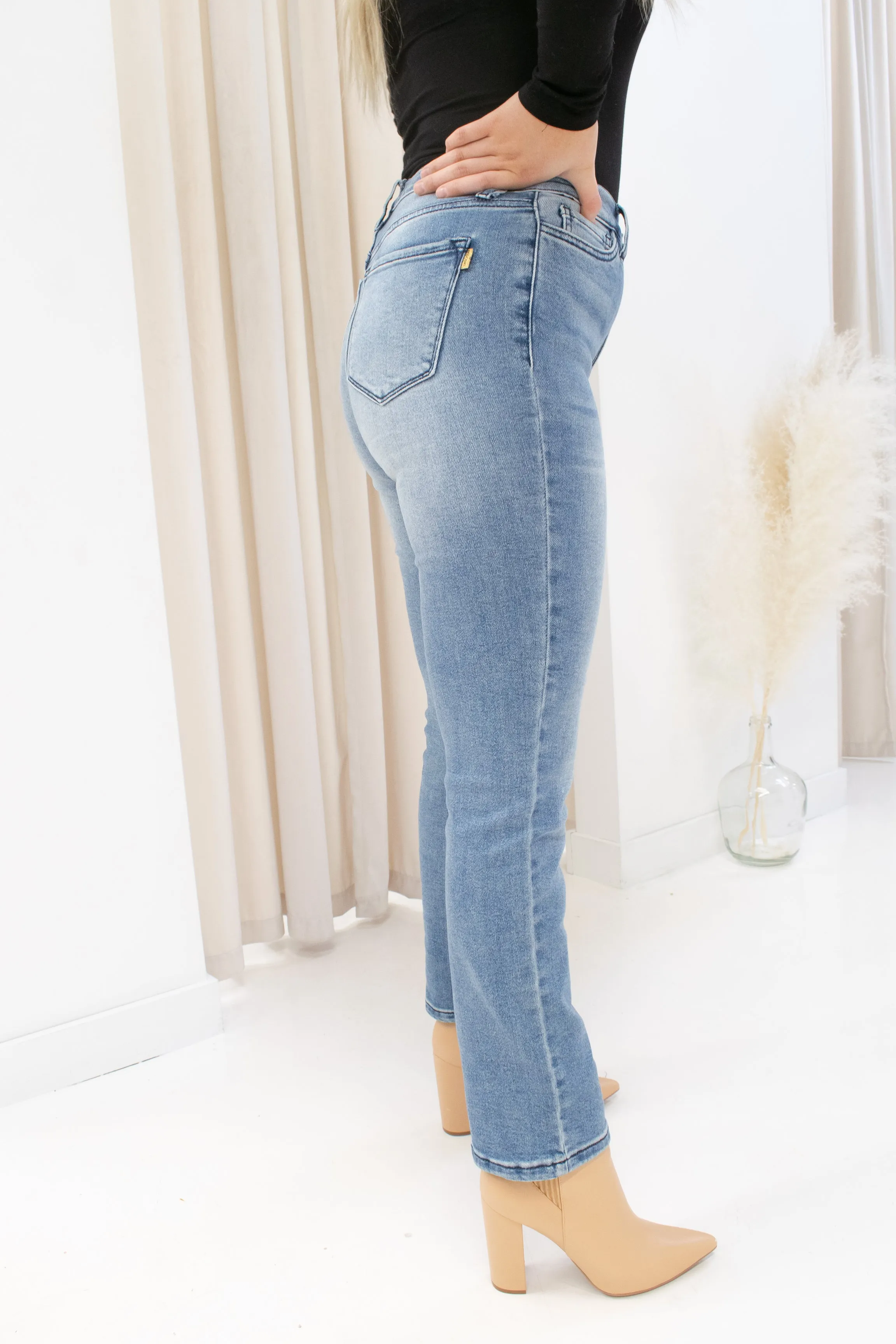 NEW SOPHIE STRAIGHT LEG JEANS (STRETCH)